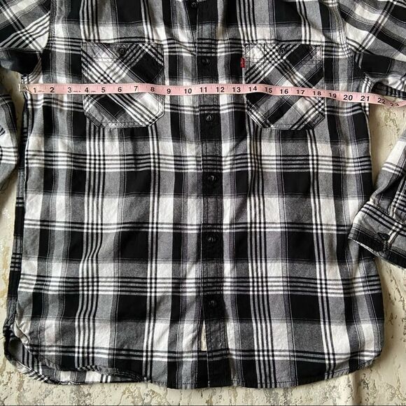 Levi’s Buffalo Check Plaid Button Down - Picture 4 of 8